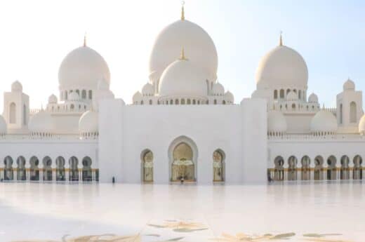 Abu Dhabi day trip from Dubai photo of the Sheikh Zayed Grand Mosque.