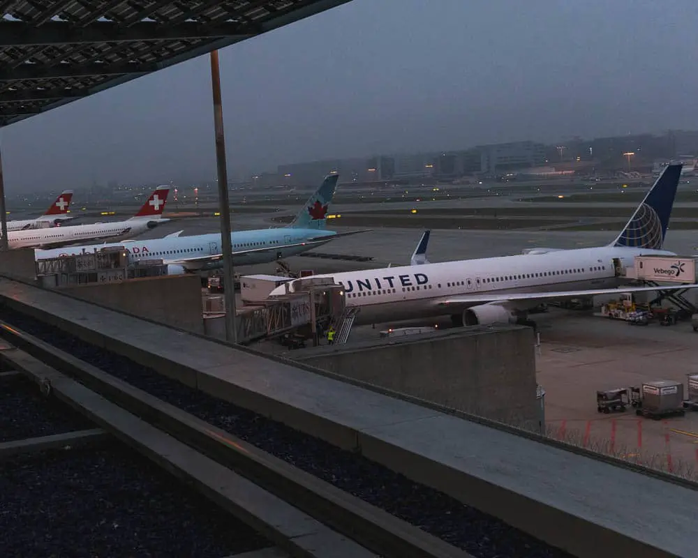 picture of planes lined up outside at the Flughafen Zurich Airport