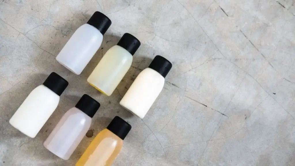 picture of toiletry bottles 