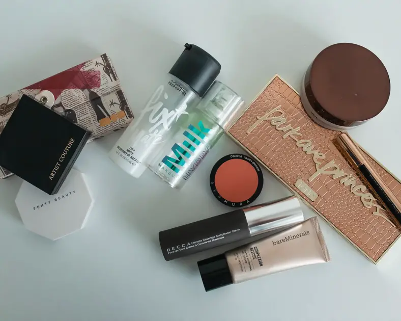 what's in my makeup bag for the face like highlighter, blush, primer, foundation, and bronzer