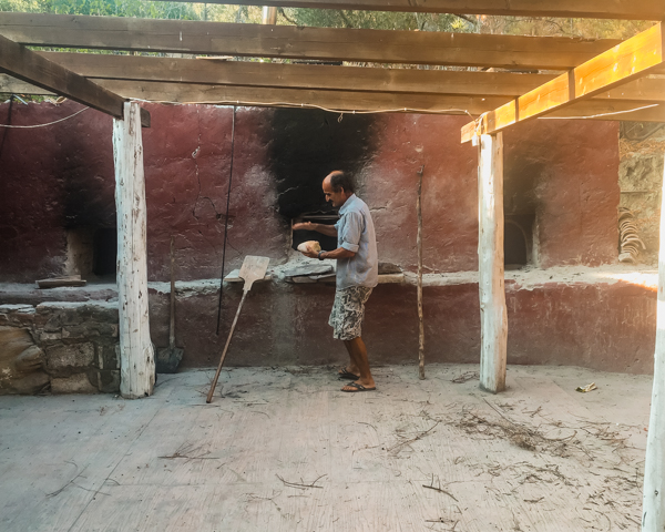 Picture of a gentleman at the tavern baking bread 