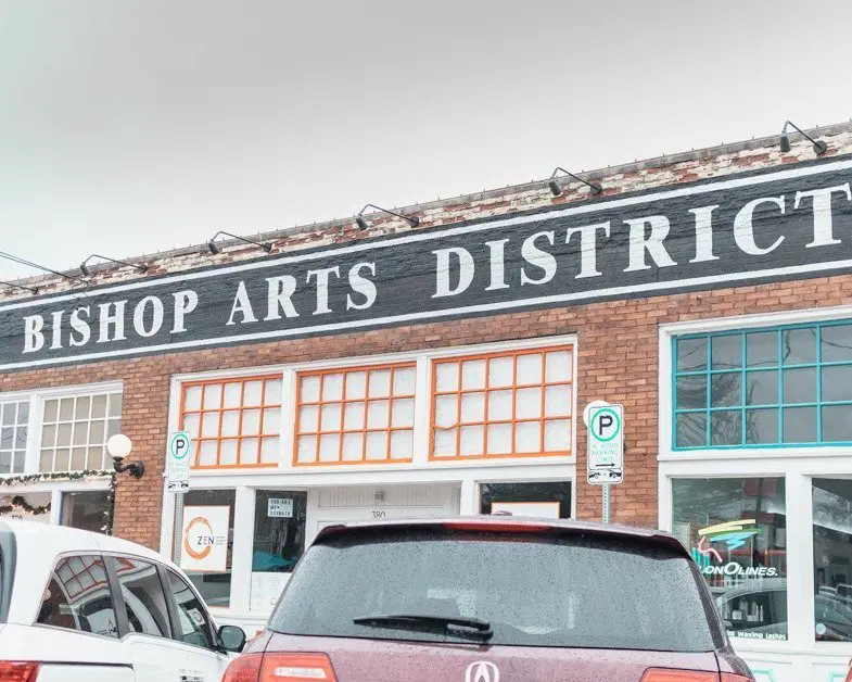 picture of a building in Bishop Arts that says Bishop Arts District