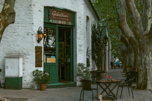 One of the things to do in Colonia del Sacramento is strolling the streets. Restaurant in things to do in Colonia del Sacramento, Uruguay.