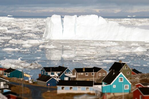 Glacier captions photo of a large glacier in Greenland.